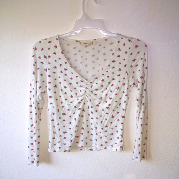 nikki and erin Tops - Cute rose long sleeve